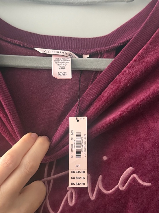 Victoria's Secret Burgundy Velour Crewneck Sweatshirt with Script Logo - Picture 6 of 8